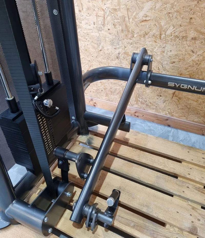 Gym80 Sygnum Dual 4401 FTM Deadlift Maschine, Kreuzheben Maschine mit 2x 105kg Gewichtsblöcken Stack Weight, gebrauchter - überholter Zustand