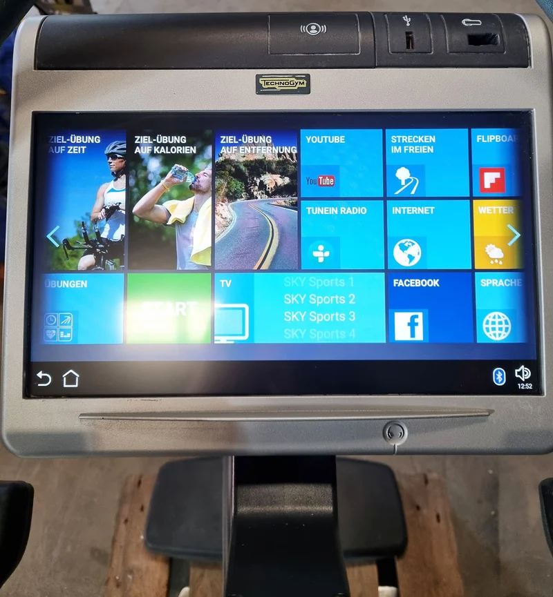 TechnoGym Ergometer Excite Line New Bike 700, Unity Touch Display, gebraucht - überholter Zustand
