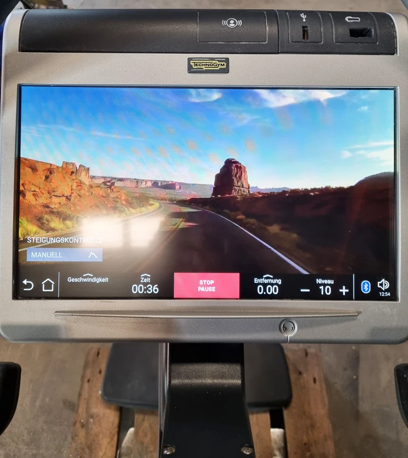 TechnoGym Ergometer Excite Line New Bike 700, Unity Touch Display, gebraucht - überholter Zustand