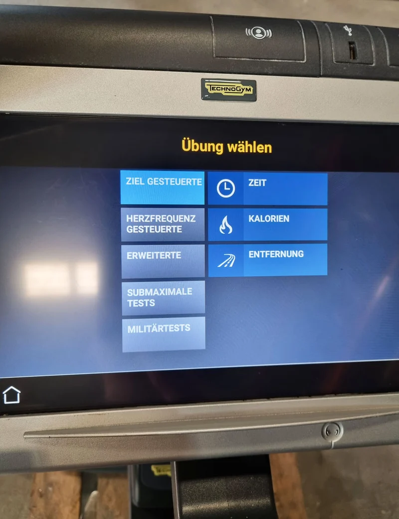 TechnoGym Ergometer Excite Line New Bike 700, Unity Touch Display, gebraucht - überholter Zustand