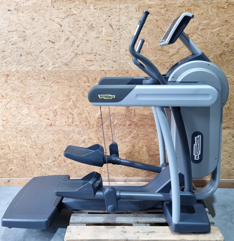 Technogym Vario Crosstrainer Excite+ Line, LED Konsole, variable Schrittlänge Ellipsentrainer, gebraucht - überholter Zustand