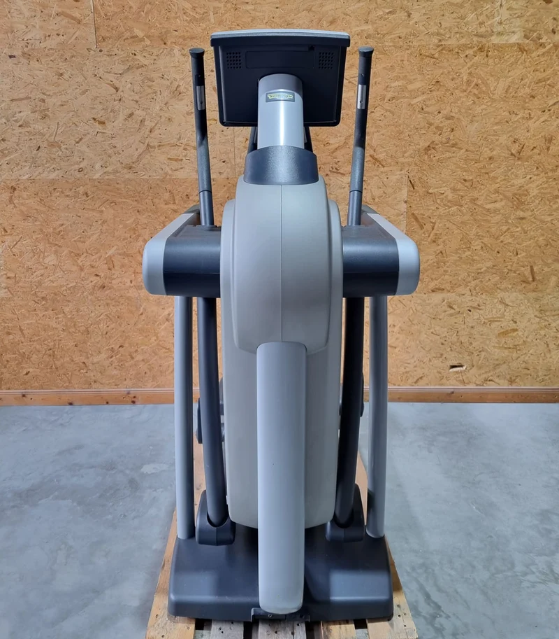 Technogym Vario Crosstrainer Excite+ Line, LED Konsole, variable Schrittlänge Ellipsentrainer, gebraucht - überholter Zustand