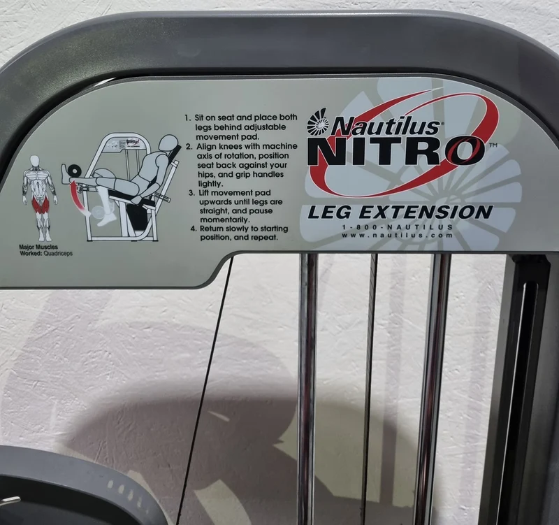 Nautilus Nitro Beinstrecker und Beinbeuger sitzend, 2 Geräte im Set, Leg Curl and Leg Extension seated, Rahmenfarbe Anthrazit, gebraucht - überholter Zustand