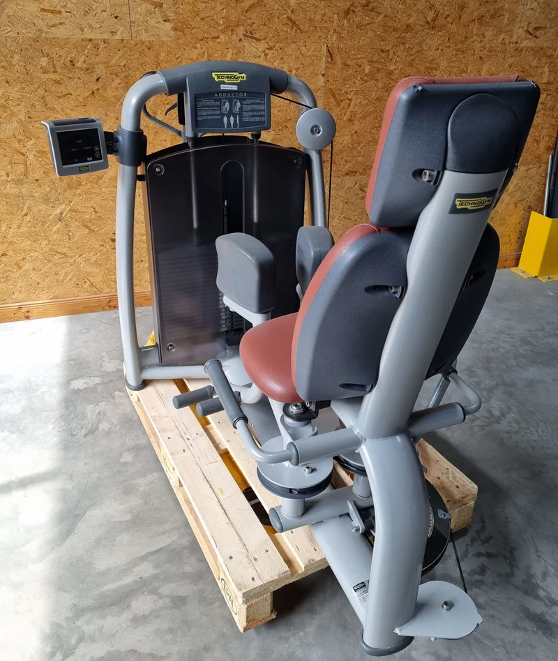 TechnoGym 10 Kraftgeräte im Set, Isocontrol Displays, Selection Line, Neue Version mit Plastikverkleidungen, gebraucht - überholter Zustand