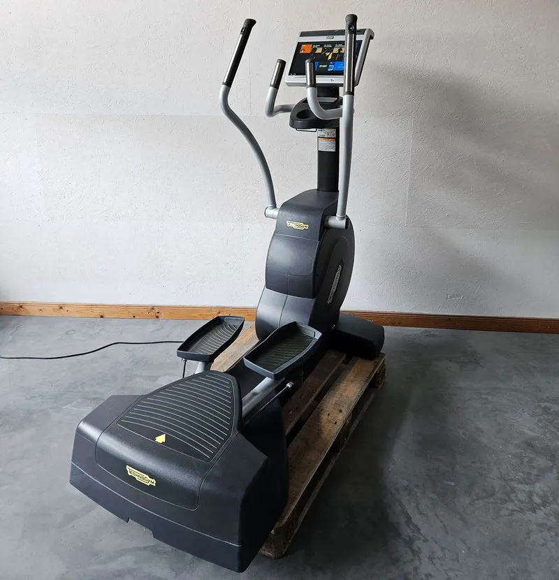 Technogym Crossover ähnlich Wave Excite Line Stepper Inliner Ski Ellipsentrainer, Unity Touch Display, gebraucht - überholter Zustand