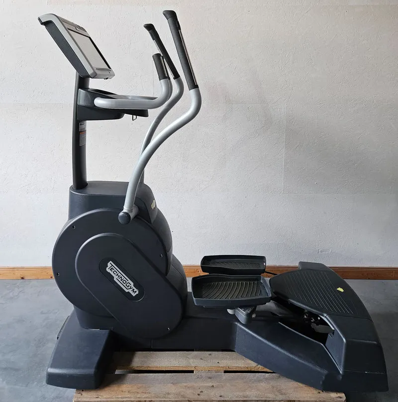 Technogym Crossover ähnlich Wave Excite Line Stepper Inliner Ski Ellipsentrainer, Unity Touch Display, gebraucht - überholter Zustand