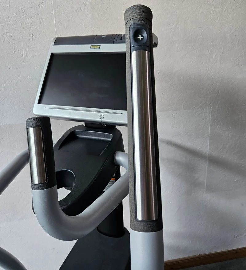 Technogym Crossover ähnlich Wave Excite Line Stepper Inliner Ski Ellipsentrainer, Unity Touch Display, gebraucht - überholter Zustand