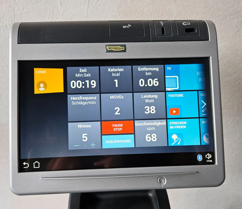 Technogym Crossover ähnlich Wave Excite Line Stepper Inliner Ski Ellipsentrainer, Unity Touch Display, gebraucht - überholter Zustand