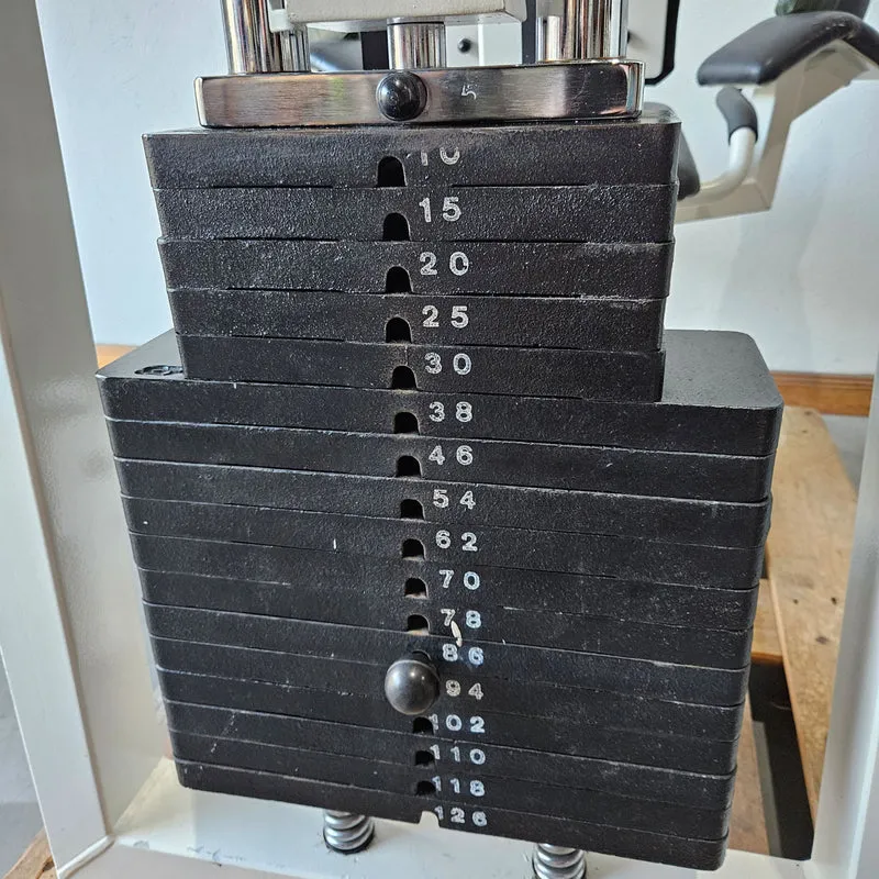 Gym80 Adduktorenmaschine, Hip Adductor, sitzend, Oldschool Bodybuilding Kraftgerät - Edition oder Classic Line, Rahmen Weiß, gebraucht mit Gebrauchsspuren
