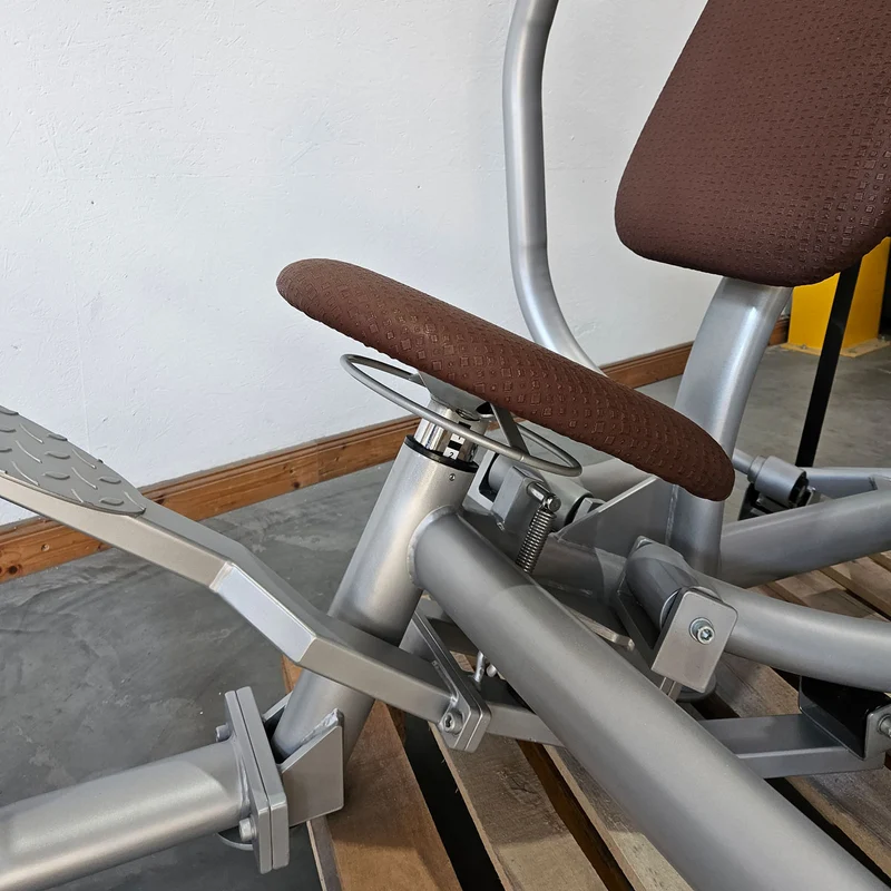 Proxowell bzw Proxomed Bankdrückmaschine, Brustpresse, Chestpress, 100kg Gewichtsblock, Compass bzw C-Well Serie, Rahmenfarbe Silber, gebraucht - überholter Zustand