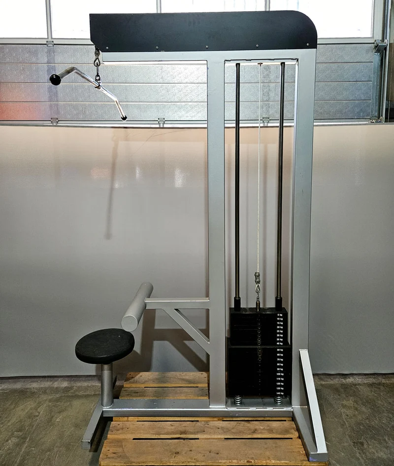 Latzug von Oben mit Karabiner, 140kg Gewichtsblock, Lat Pulldown, Oldschool Bodybuilding, Ähnlich Gym80, Galaxay, Rahmenfarbe Silber, gebraucht mit Gebrauchsspuren