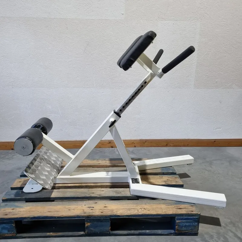 Competition Line, Rückenstreckerbank 45° grad, Hyperextension, höhenverstellbar, Rahmenfarbe Weiß, Polsterfarbe Shhwarz, gebraucht - überholter Zustand