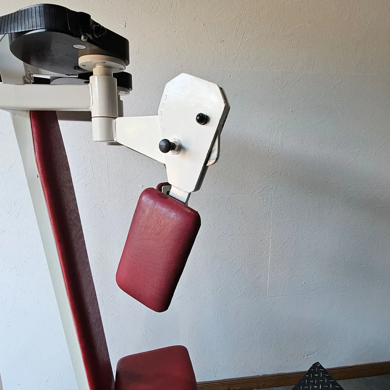 Gym80 Butterfly mit Polster Pads, Pec Fly, Winkel verstellbar, Oldschool Bodybuilding Kraftgerät - Edition oder Classic Line, Rahmenfarbe Weiß, gebraucht mit Gebrauchsspuren