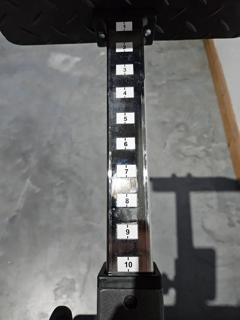 Lumbaltrainer ähnlich Dr. Wolff 307, Rückenstreckerbank in Knielage, Hyperextension, T 521, Teuwsen Sportgeräte, Rahmenfarbe Anthrazit, Polsterfarbe Bordeauxrot, gebraucht