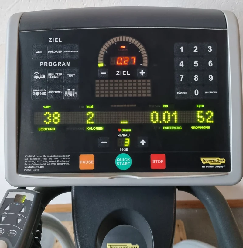TechnoGym Crosstrainer Excite+ Line Syncro 700, LED Display, Silber/Grau, gebraucht - überholter Zustand