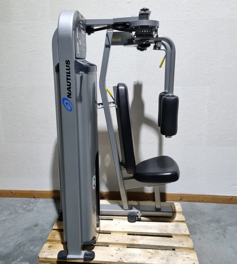 Nautilus Nitro EVO und Plus Serie - Kraftgeräte Set - 23 Fitnessgeräte und 3 Bänke im Set - gebraucht - TOP Zustand