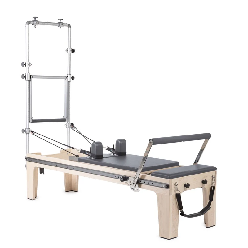 Elina Pilates Master Instructor Physio Reformer mit Half Cadillac