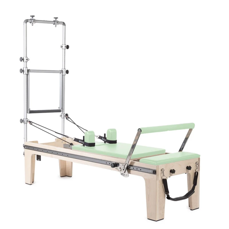 Elina Pilates Master Instructor Physio Reformer mit Half Cadillac