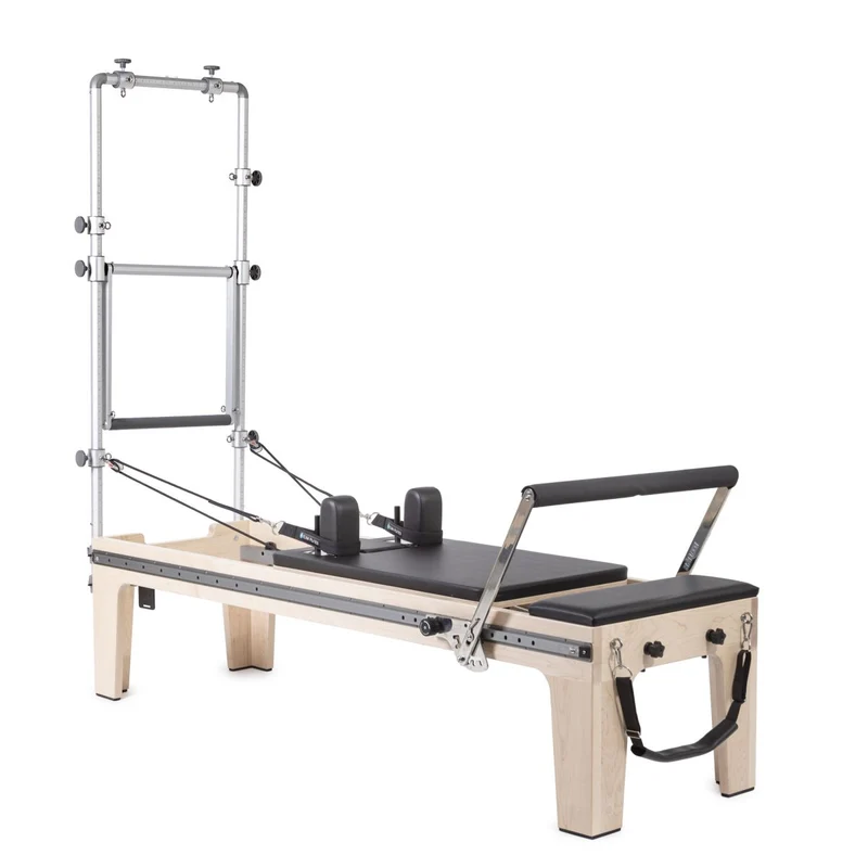 Elina Pilates Master Instructor Physio Reformer mit Half Cadillac