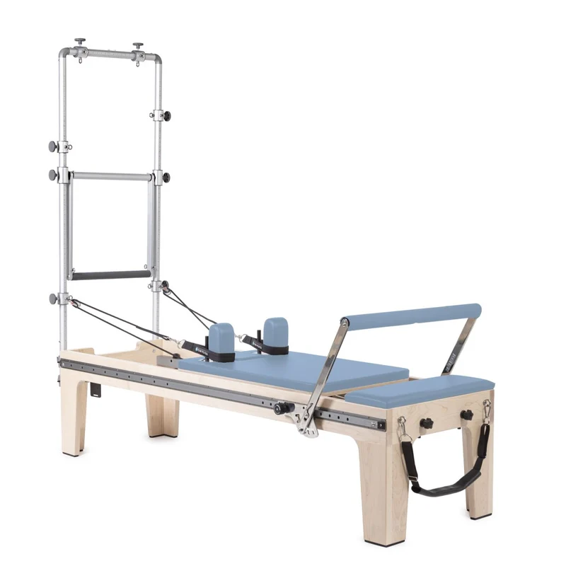 Elina Pilates Master Instructor Physio Reformer mit Half Cadillac