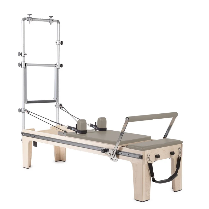 Elina Pilates Master Instructor Physio Reformer mit Half Cadillac