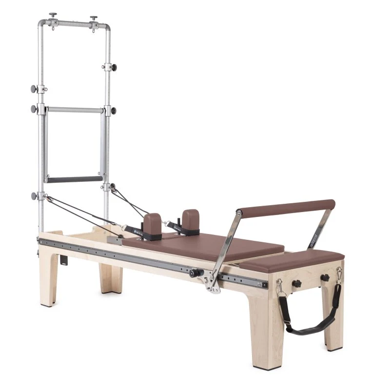 Elina Pilates Master Instructor Physio Reformer mit Half Cadillac