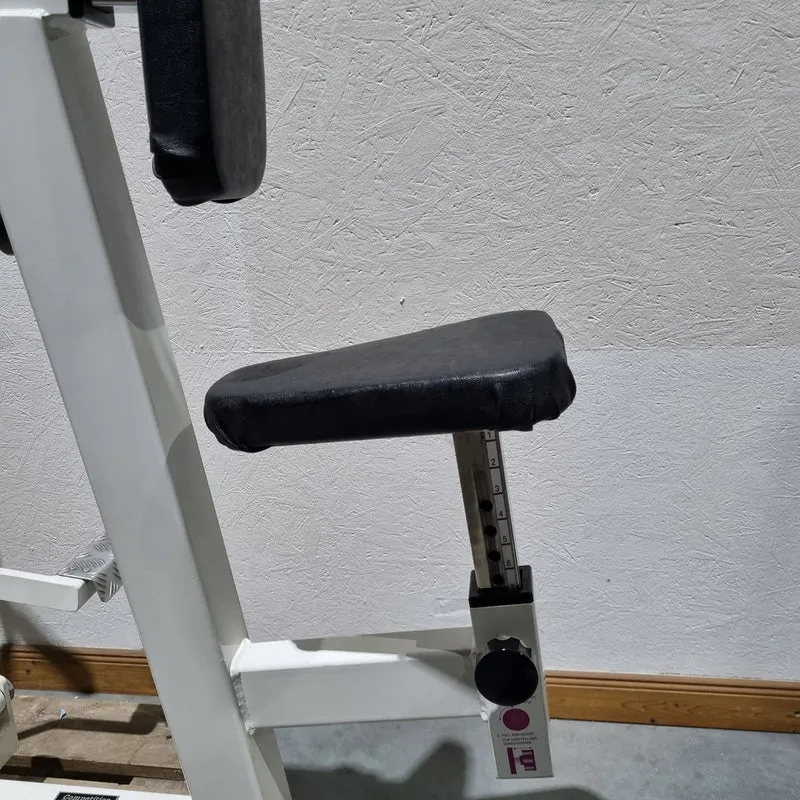 Competition Line, Rudern mit Bruststütze und Einstiegshilfe, Row, Lat-Rudern, Rahmenfarbe Weiß, gebraucht - überholter Zustand