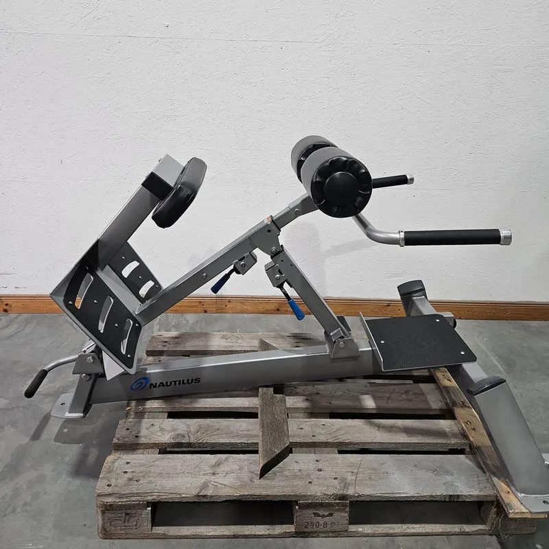 Nautilus Nitro Hyperextension, Rückenstreckerbank, 45° verstellbar, Adjustable Hip Extension F3AHE, Rahmenfarbe Silber, gebraucht - überholter Zustand