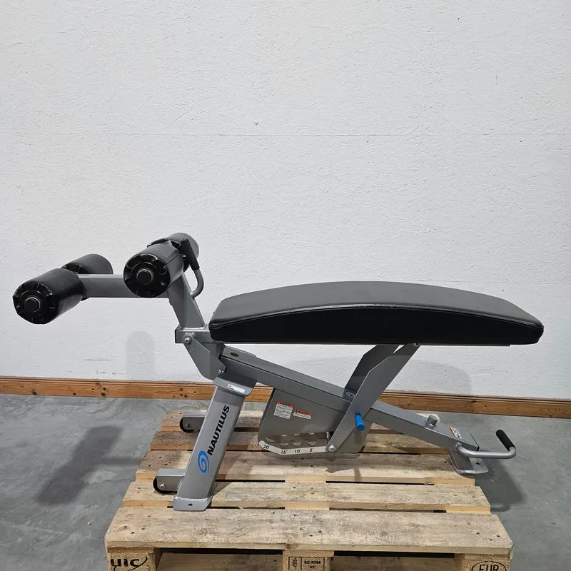 Nautilus Nitro verstellbare Bauchbank, Adjustable Abdominal Bench F3AAB, Rahmenfarbe Silber, gebraucht - überholter Zustand