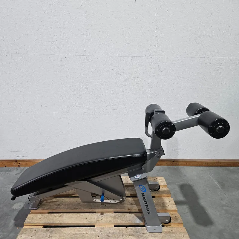 Nautilus Nitro verstellbare Bauchbank, Adjustable Abdominal Bench F3AAB, Rahmenfarbe Silber, gebraucht - überholter Zustand