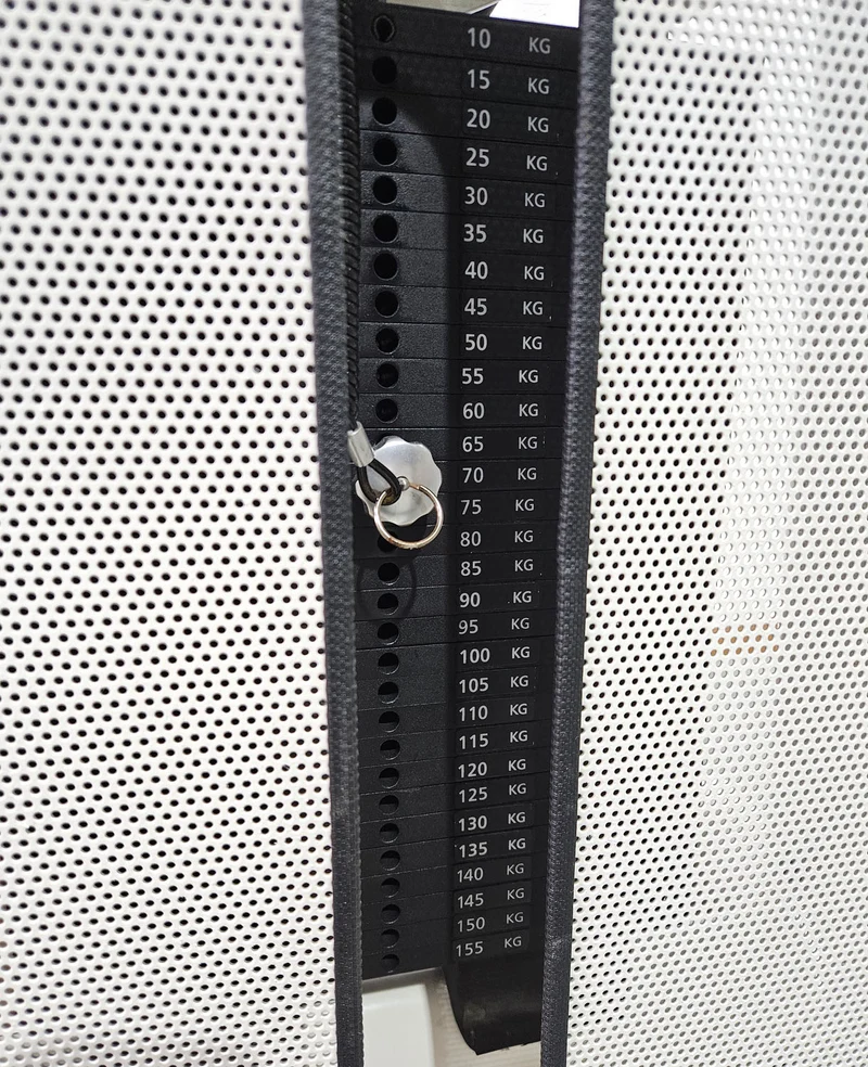 Gym80 Med80 3256 Multi Hip, Total Hip Kickmaschine, Hüftpendel, Farbe Weiß, gebraucht - überholter Zustand