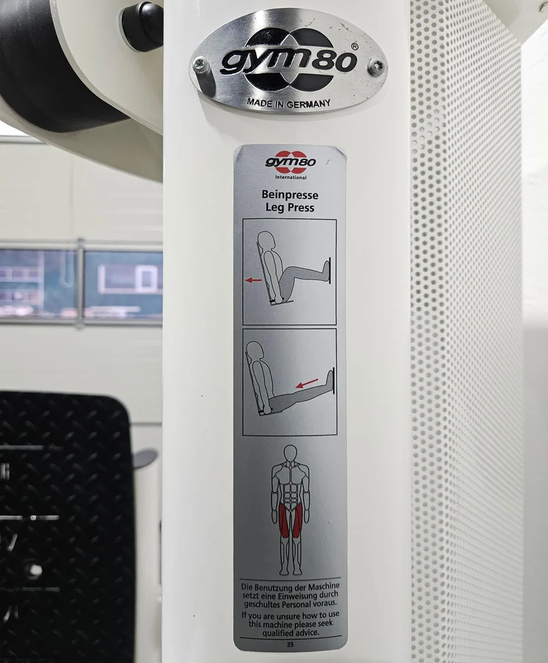 Gym80 Med80 3283 Funktionsstemme sitzend - liegend, Beinpresse verstellbar, Farbe Weiß, gebraucht - überholter Zustand