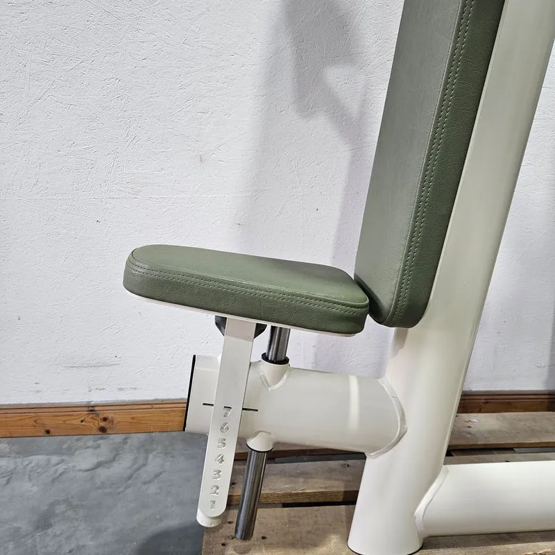 Gym80 3022 Butterfly, Sygnum, Bruststabilisator, Farbe Weiß, gebraucht - überholter Zustand