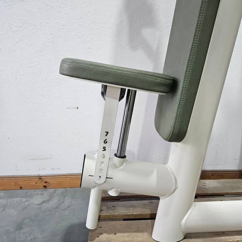 Gym80 3022 Butterfly, Sygnum, Bruststabilisator, Farbe Weiß, gebraucht - überholter Zustand