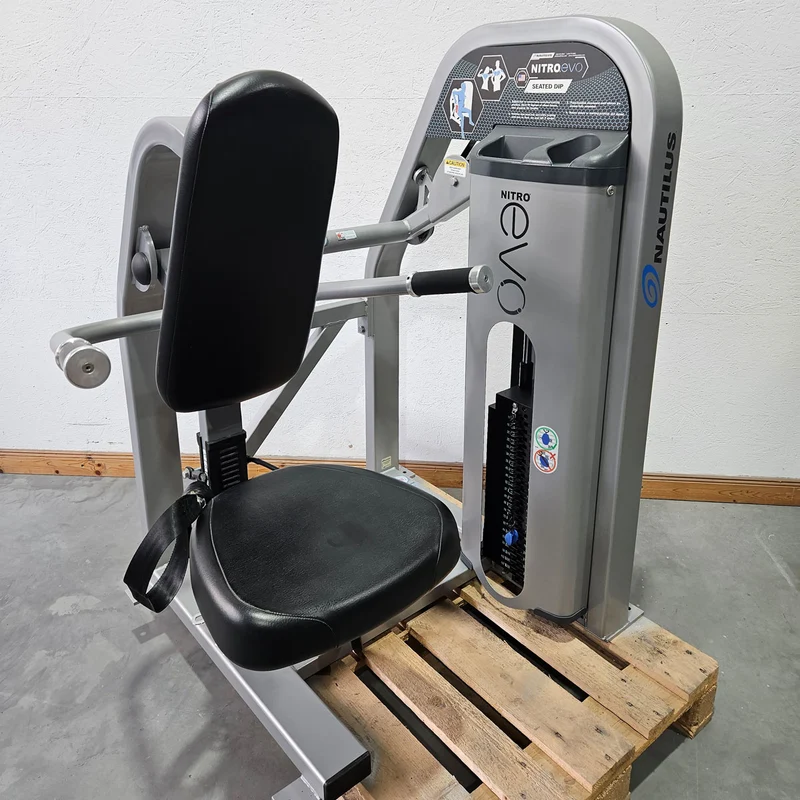 Nautilus Nitro EVO Seated Dip Machine, Dips Trizepsmaschine, Armstrecker Stützstemme, Rahmenfarbe Silber, gebraucht - überholter Zustand