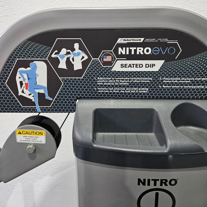 Nautilus Nitro EVO Seated Dip Machine, Dips Trizepsmaschine, Armstrecker Stützstemme, Rahmenfarbe Silber, gebraucht - überholter Zustand