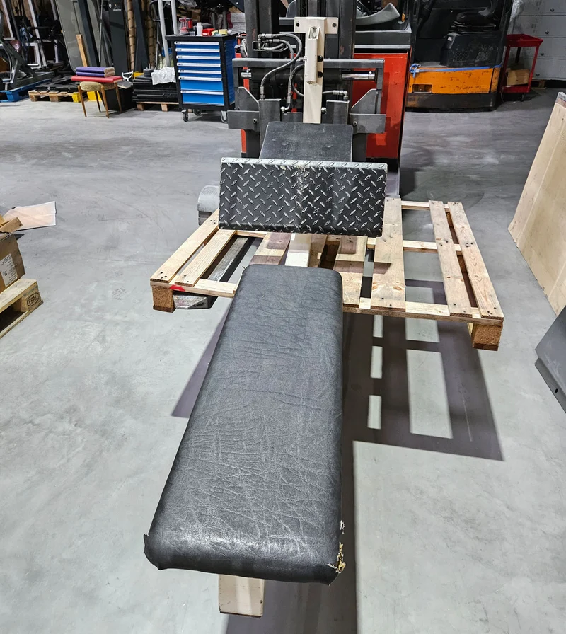 Gym80 - 4 Stationenturm mit Seilen, 4 Stack Multi Station, große Gewichtsblöcke, Rahmenfarbe Weiß, gebraucht - geprüfter Zustand mit optischen Gebrauchsspuren