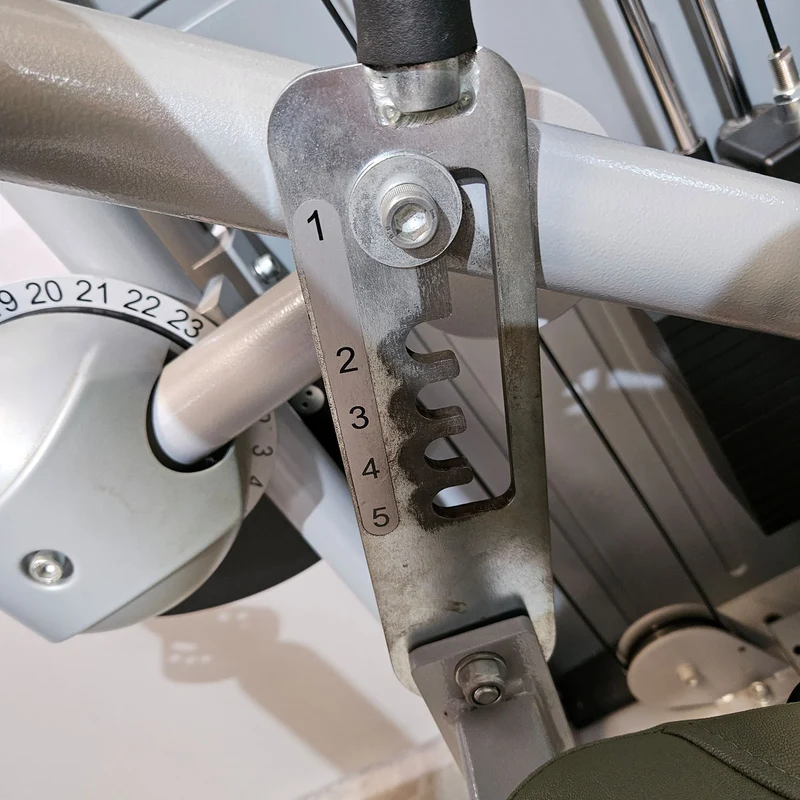 Ergo-Fit Leg Flexion 4100 S Med mit Display, Beinbeuger sitzend mit medizinischer Zulassung, MPG, Baujahr 2020, Rahmen Silber, gebraucht - überholter Zustand