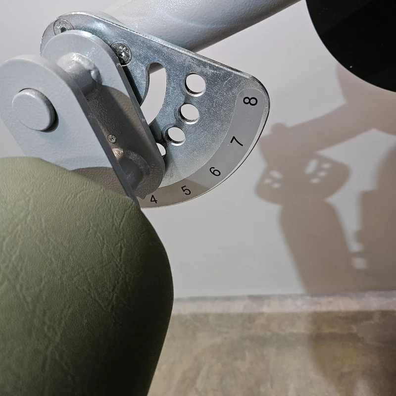 Ergo-Fit Leg Flexion 4100 S Med mit Display, Beinbeuger sitzend mit medizinischer Zulassung, MPG, Baujahr 2020, Rahmen Silber, gebraucht - überholter Zustand