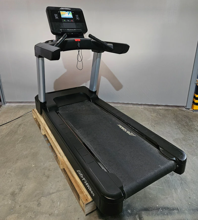 Ausdauergeräte Set 8 Stk von Life Fitness, Integrity X, neue Modelle, 2 Laufbänder, 2 Crosstrainer, 2 Ergometer und 2 Recumbents etc, gebraucht - überholter Zustand
