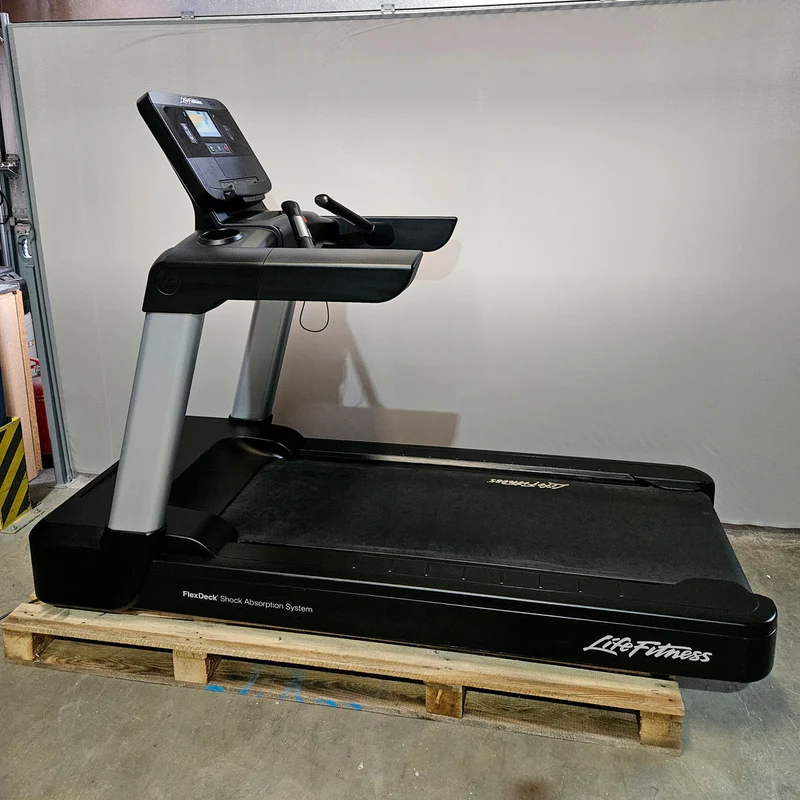 Ausdauergeräte Set 8 Stk von Life Fitness, Integrity X, neue Modelle, 2 Laufbänder, 2 Crosstrainer, 2 Ergometer und 2 Recumbents etc, gebraucht - überholter Zustand