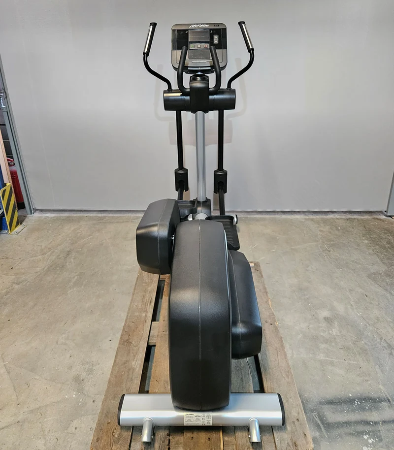Ausdauergeräte Set 8 Stk von Life Fitness, Integrity X, neue Modelle, 2 Laufbänder, 2 Crosstrainer, 2 Ergometer und 2 Recumbents etc, gebraucht - überholter Zustand