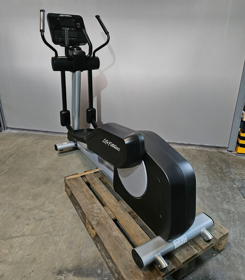 Ausdauergeräte Set 8 Stk von Life Fitness, Integrity X, neue Modelle, 2 Laufbänder, 2 Crosstrainer, 2 Ergometer und 2 Recumbents etc, gebraucht - überholter Zustand