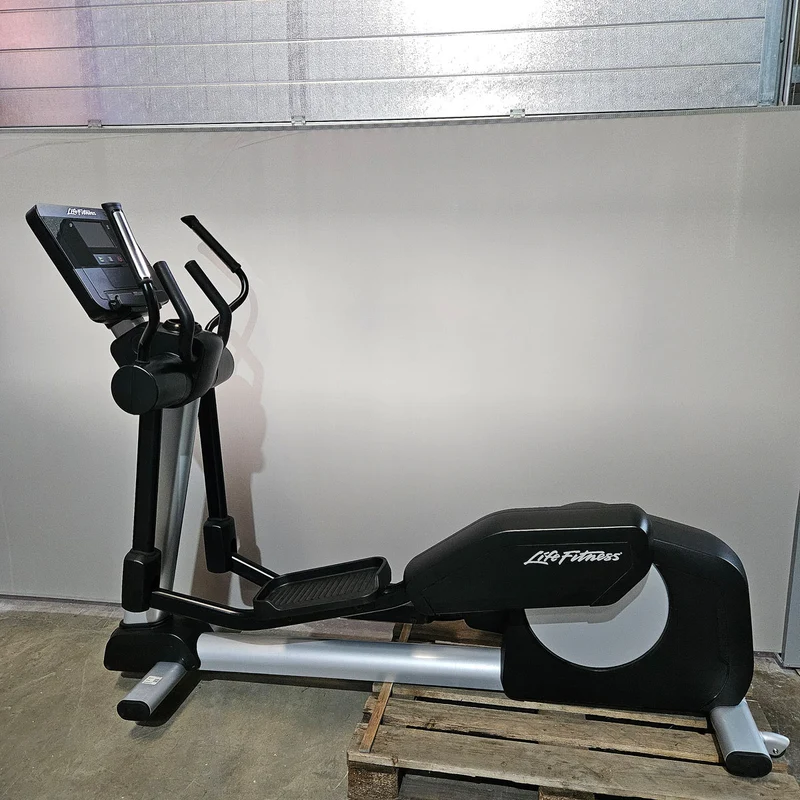 Ausdauergeräte Set 8 Stk von Life Fitness, Integrity X, neue Modelle, 2 Laufbänder, 2 Crosstrainer, 2 Ergometer und 2 Recumbents etc, gebraucht - überholter Zustand