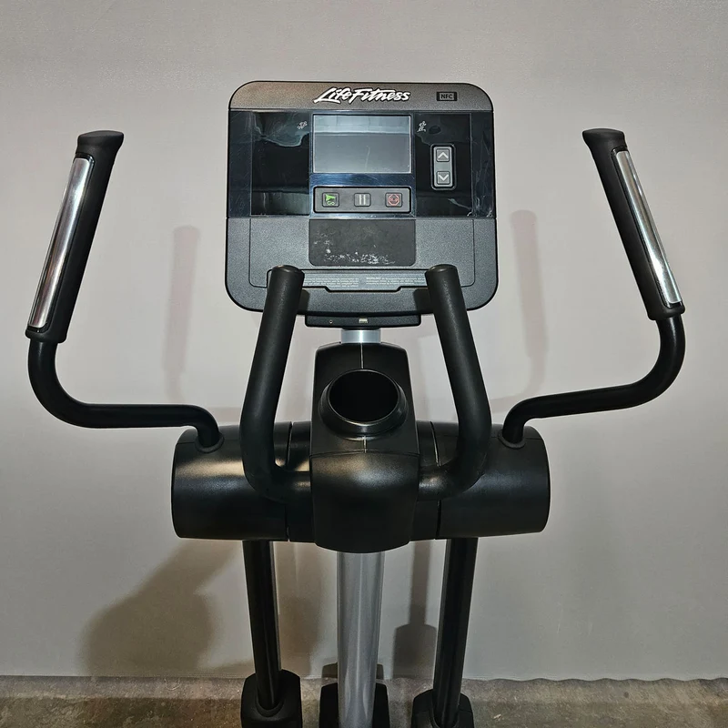 Ausdauergeräte Set 8 Stk von Life Fitness, Integrity X, neue Modelle, 2 Laufbänder, 2 Crosstrainer, 2 Ergometer und 2 Recumbents etc, gebraucht - überholter Zustand