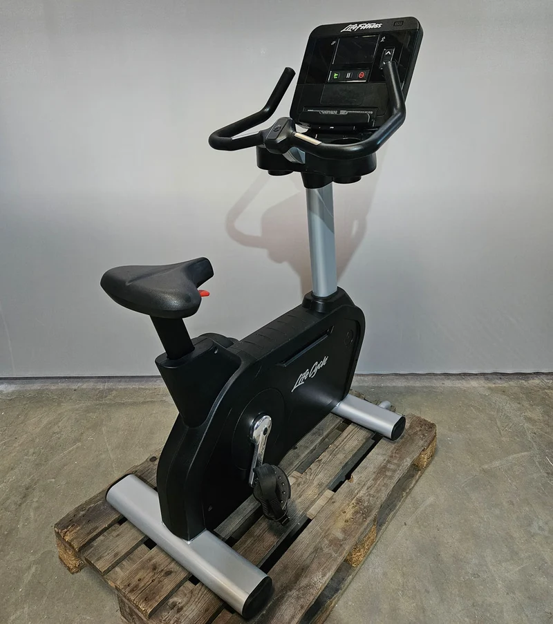 Ausdauergeräte Set 8 Stk von Life Fitness, Integrity X, neue Modelle, 2 Laufbänder, 2 Crosstrainer, 2 Ergometer und 2 Recumbents etc, gebraucht - überholter Zustand