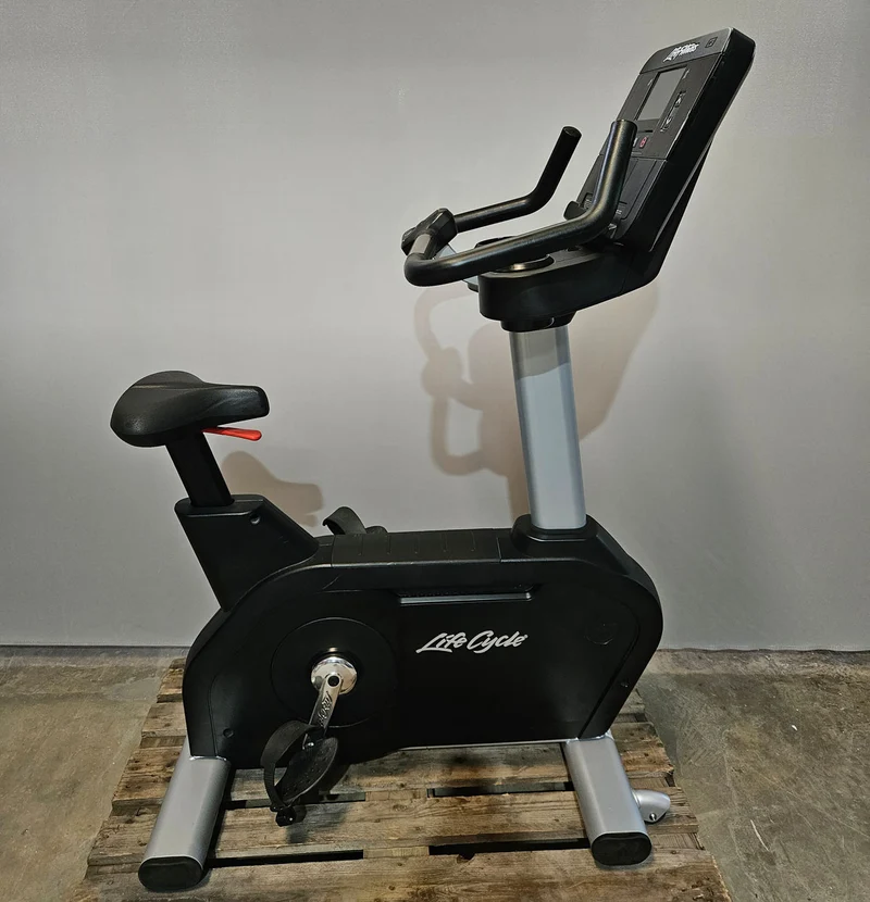 Ausdauergeräte Set 8 Stk von Life Fitness, Integrity X, neue Modelle, 2 Laufbänder, 2 Crosstrainer, 2 Ergometer und 2 Recumbents etc, gebraucht - überholter Zustand