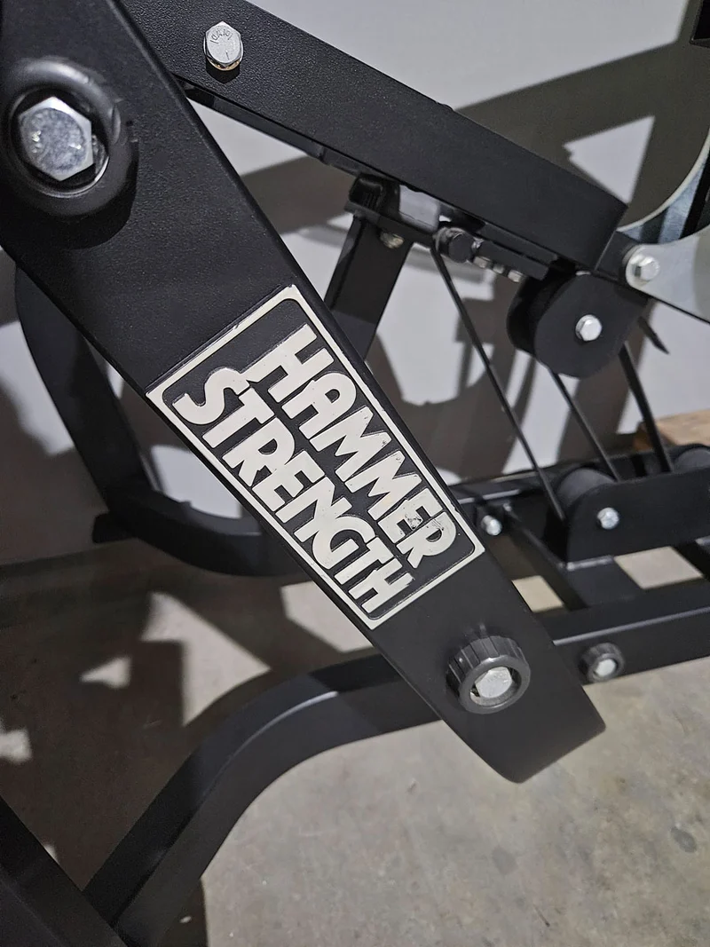 Hammer Strength MTS V-Squat, Kniebeugenmaschine Squats - Rahmenfarbe Schwarz, gebraucht - überholter Zustand