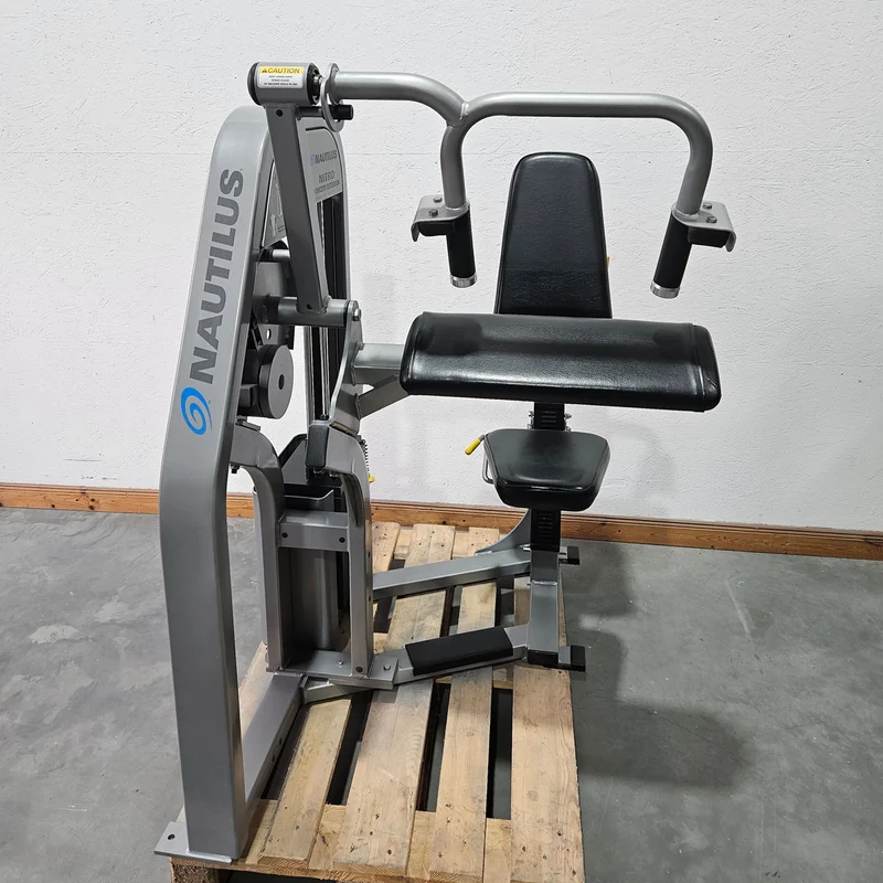 Nautilus Nitro V-Triceps Extension, Trizepsmaschine horizontal, Triceps Extension, Rahmenfarbe Silber, gebraucht - überholter Zustand