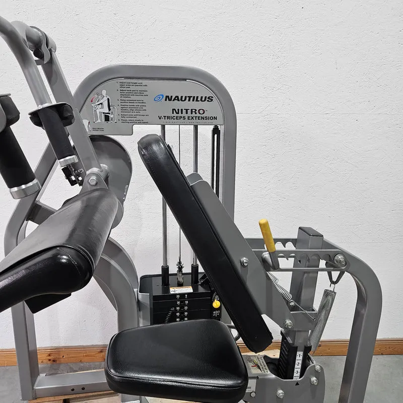 Nautilus Nitro V-Triceps Extension, Trizepsmaschine horizontal, Triceps Extension, Rahmenfarbe Silber, gebraucht - überholter Zustand